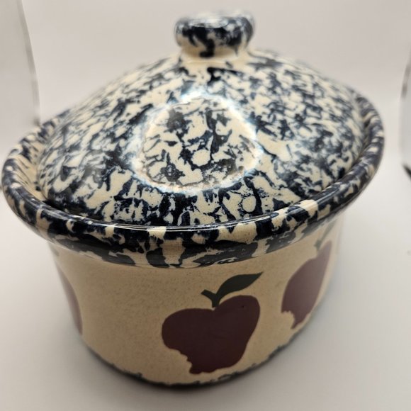 Stonewear Lidded Cassarole Dish. Green Sponged w/ Apple Design - Picture 8 of 9